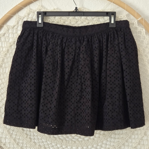 NWT H&M Black Eyelet Lace Embroidered School Girl Feminine Mini Skirt Size 14 - Picture 5 of 9